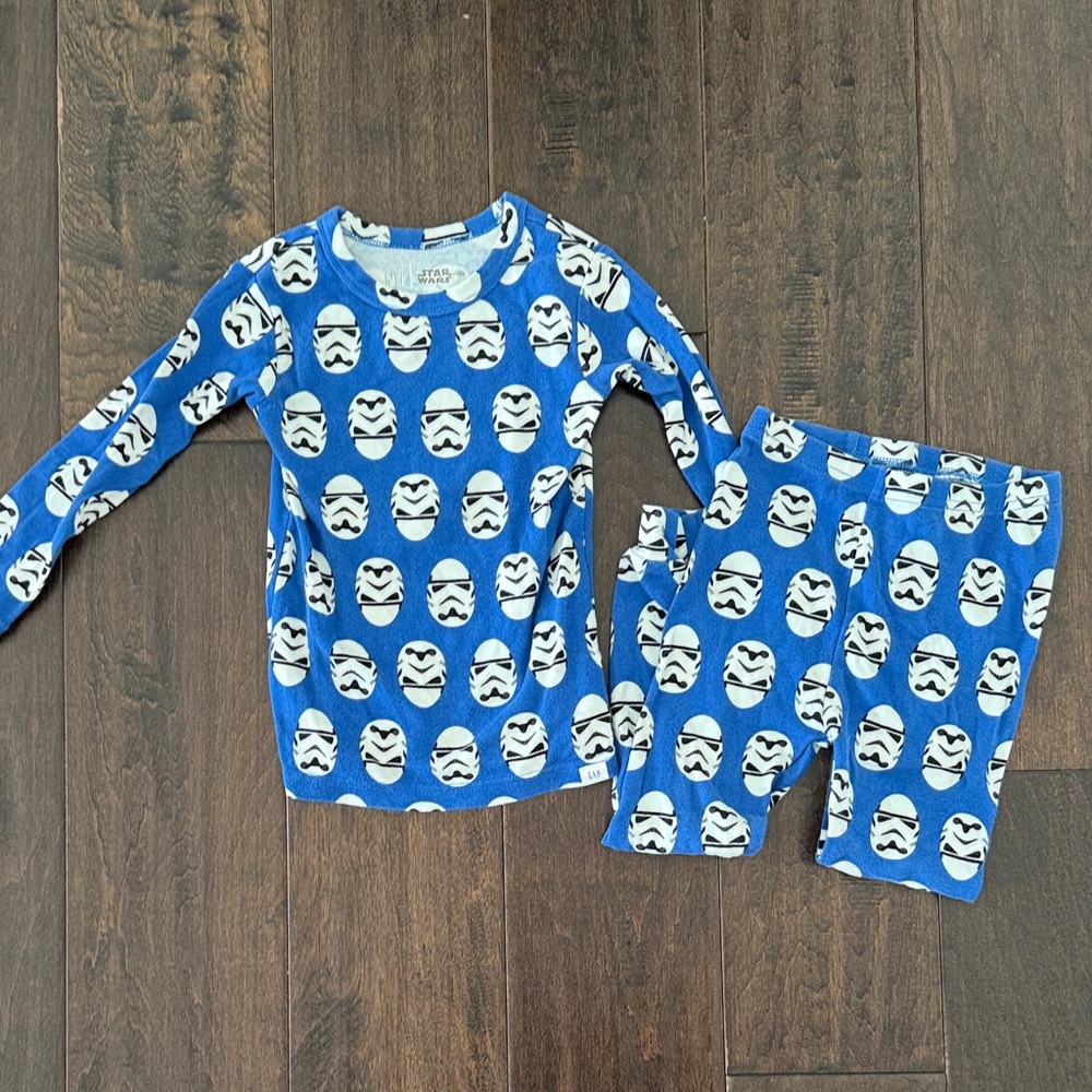 Gap Gender Neutral Star Wars Storm Troopers Kids Pajama Set in Blue and White!